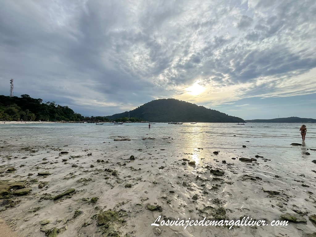 Atardecer en la Isla de Besar en Islas Perhentian, Malasia Atardecer en la Isla de Besar en Islas Perhentian, Malasia - Los viajes de Margalliver