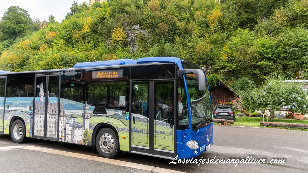 Autobús que sube al castillo de Neuschwanstein en Alemania Autobús que sube al castillo de Neuschwanstein en Alemania - Los viajes de Margalliver