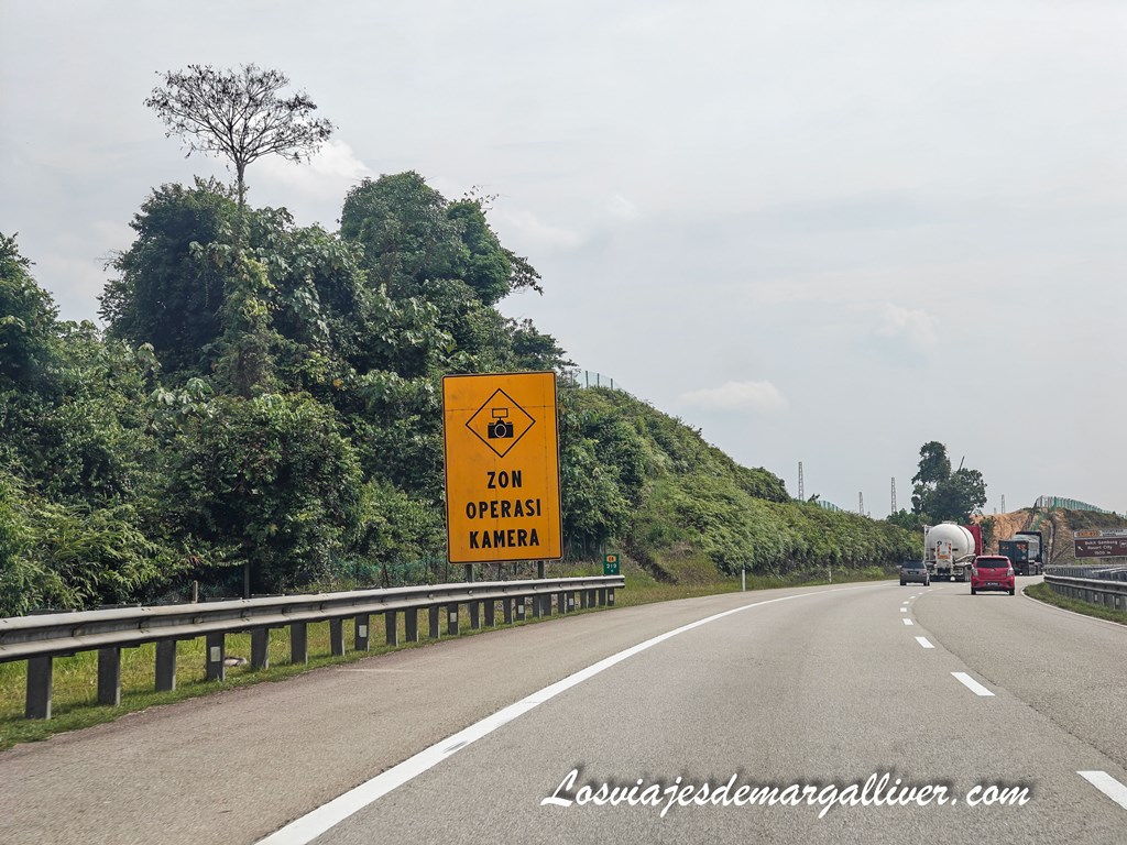 Aviso de radar en las autovías de Malasia Aviso de radar en las autovías de Malasia - Los viajes de Margalliver