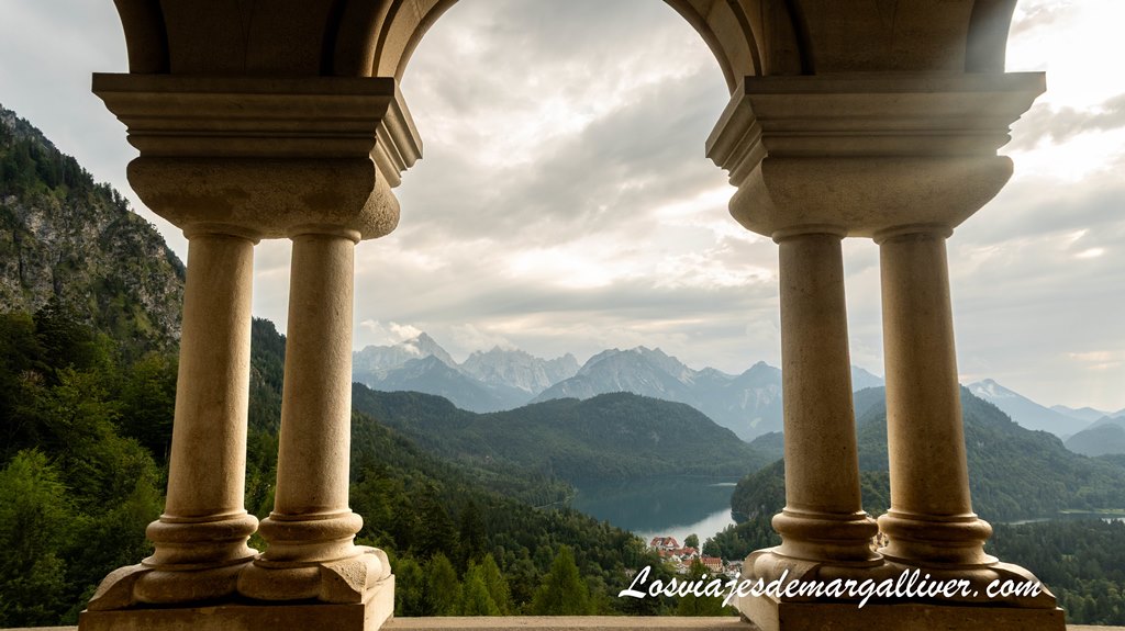 Balcón del castillo de Neuschwanstein en Alemania Balcón del castillo de Neuschwanstein en Alemania - Los viajes de Margalliver