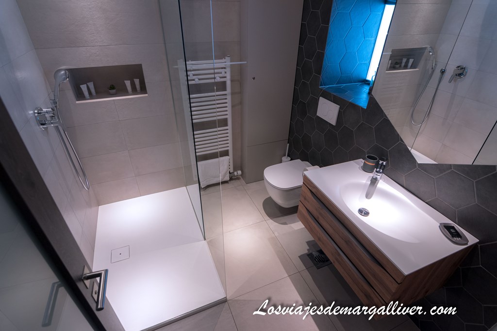 Cuarto de baño de la habitación del Petkovšek Rooms and Apartments en Ljubljana Cuarto de baño de la habitación del Petkovšek Rooms and Apartments en Ljubljana - Los viajes de Margalliver