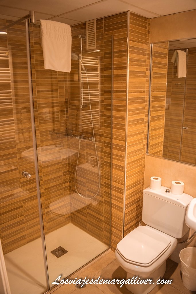 Baño de la Habitación del Hotel Hesperia Centro Zaragoza Baño de la Habitación del Hotel Hesperia Centro Zaragoza - Los viajes de Margalliver