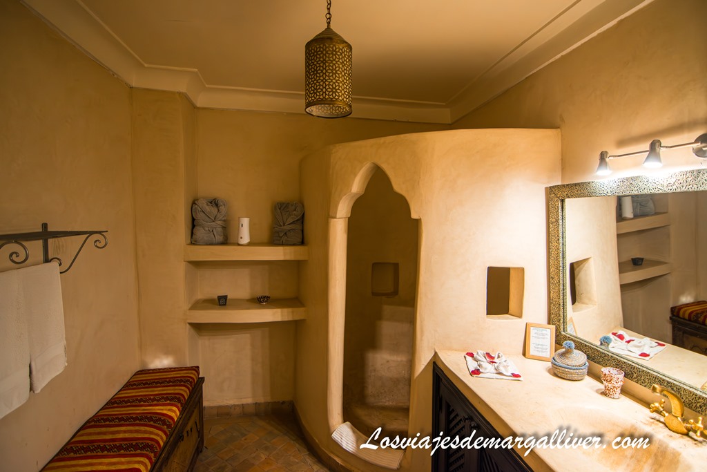 Baño de la habitación Morgana del riad Mboja en Marrakech Baño de la habitación Morgana del riad Mboja en Marrakech - Los viajes de Margalliver