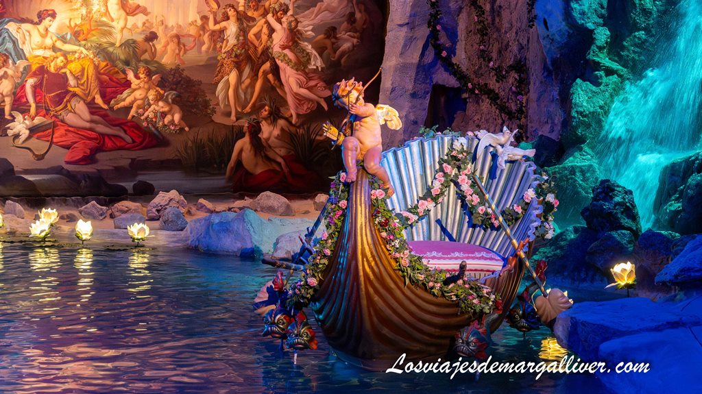 Barca de Luis II en la Gruta de Venus en el Palacio de Linderhof, Alemania - Los viajes de Margalliver