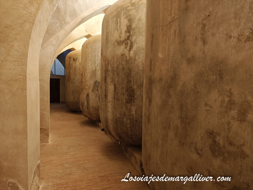 Bodega situada debajo de la plaza de toros de Almendralejo Bodega situada debajo de la plaza de toros de Almendralejo - Los viajes de Margalliver