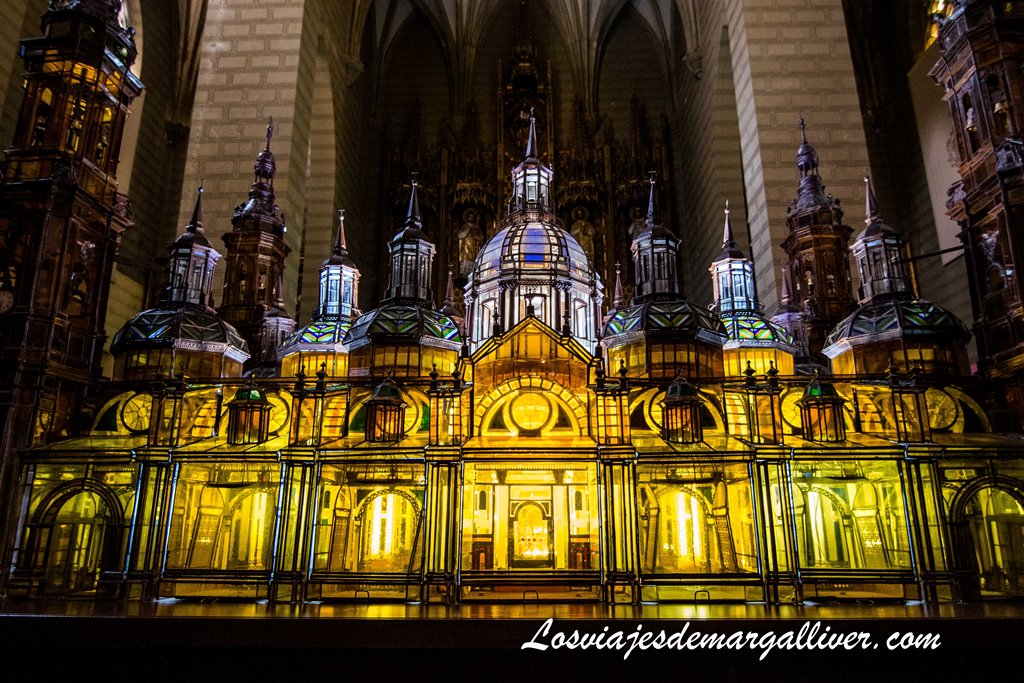 Carroza del templo del Pilar en el Museo de los Faroles y Rosario de Cristal en Zaragoza Carroza del templo del Pilar en el Museo de los Faroles y Rosario de Cristal en Zaragoza - Los viajes de Margalliver