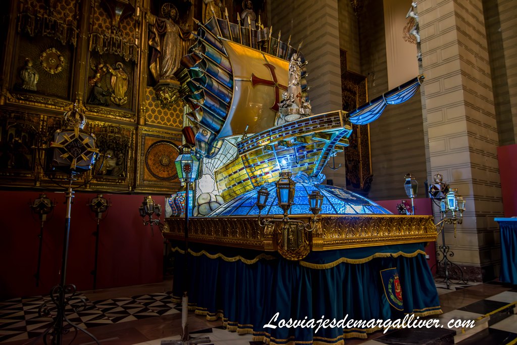 Carroza de la hispanidad en el Museo de los Faroles y Rosario de Cristal en Zaragoza Carroza de la hispanidad en el Museo de los Faroles y Rosario de Cristal en Zaragoza - Los viajes de Margalliver