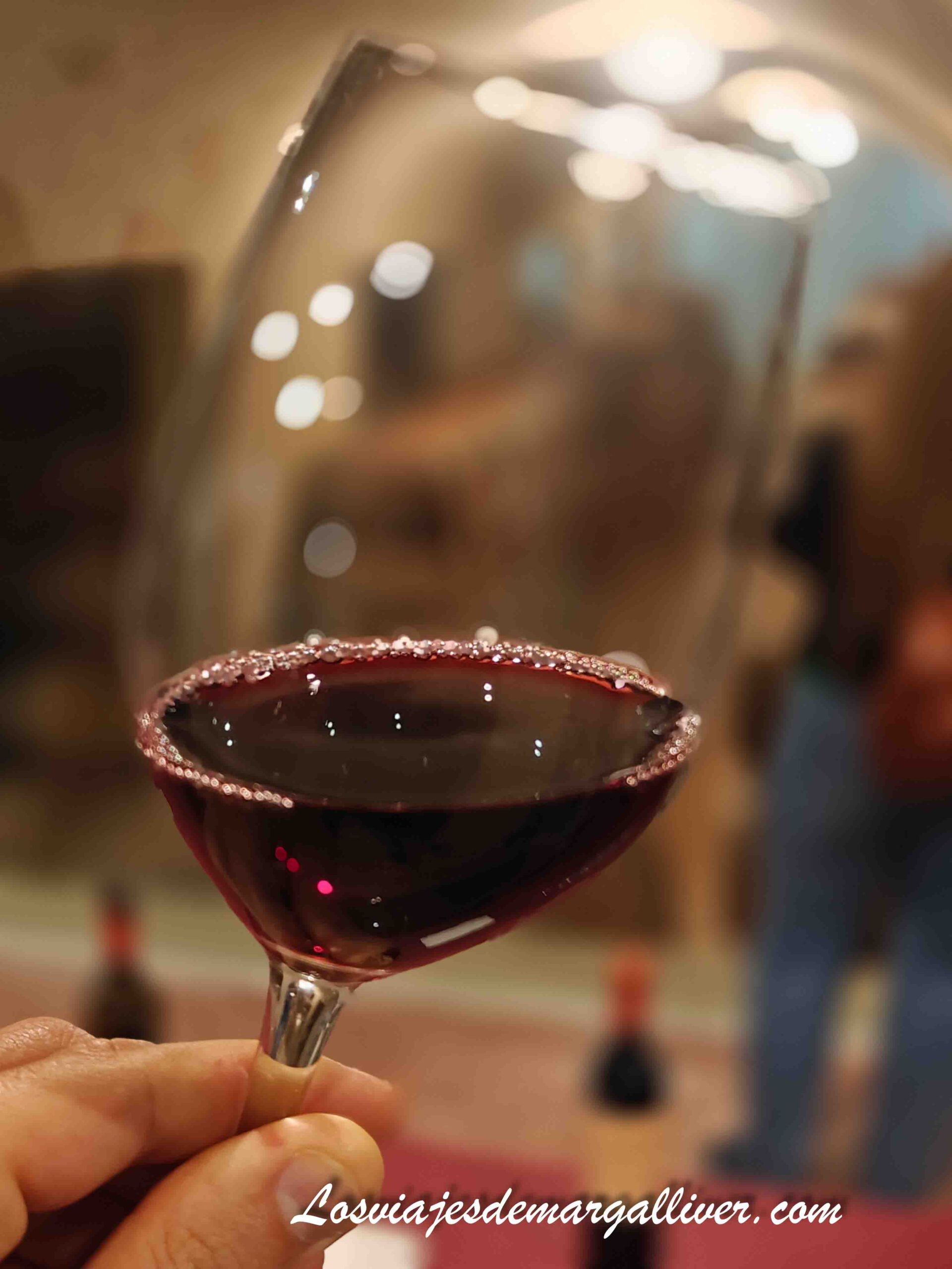 Degustando los vinos de la bodega Pagos de la Encomienda en Badajoz Degustando los vinos de la bodega Palacio Quemado en Badajoz - Los viajes de Margalliver