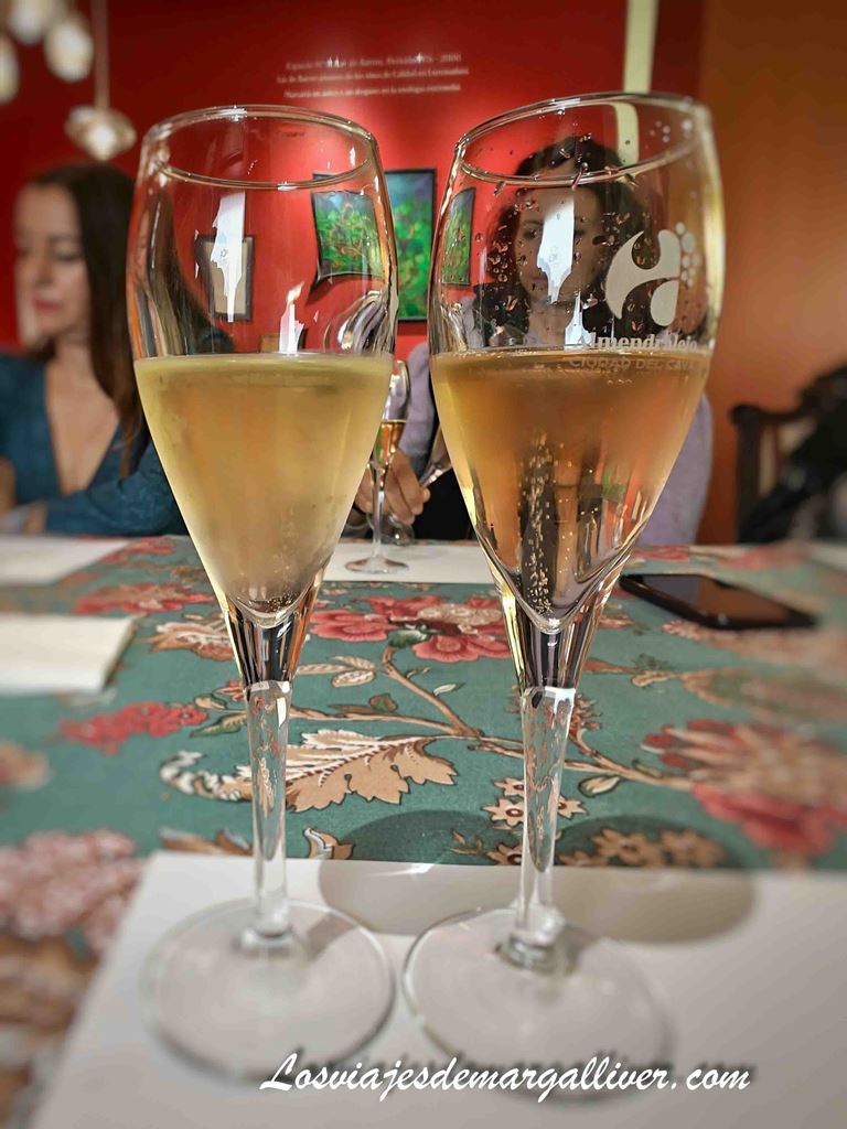 copas de cava de Almendralejo en la visita al Museo del Cava copas de cava de Almendralejo en la visita al Museo del Cava - Los viajes de Margalliver