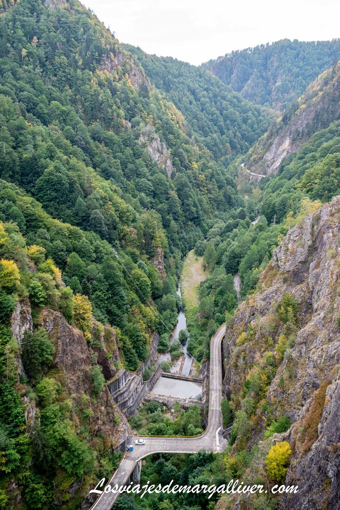 Central Hidroeléctrica de la presa Vidraru en Rumanía - Los viajes de Margalliver