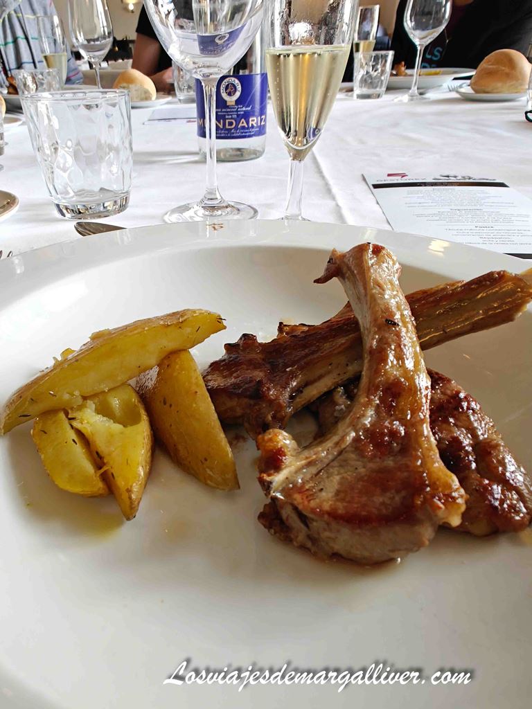 Chuletitas de cordero Corderex en el restaurante La Alacena del Foro Chuletitas de cordero Corderex en el restaurante La Alacena del Foro - Los viajes de Margalliver