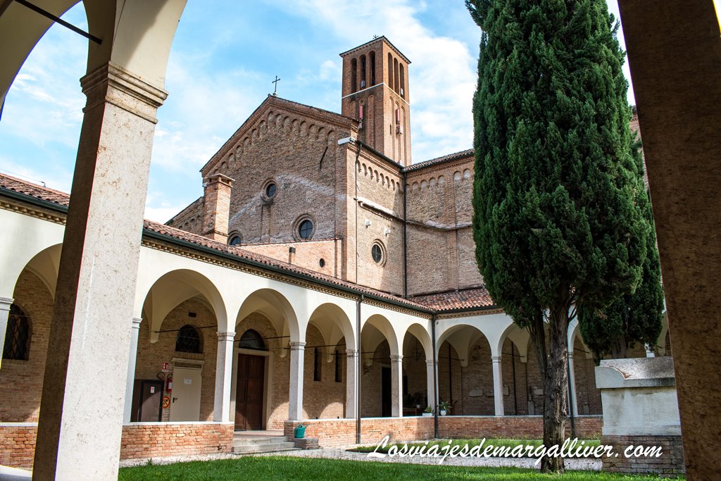 Claustro del convento de San Francisco en Treviso Claustro del convento de San Francisco en Treviso - Los viajes de Margalliver