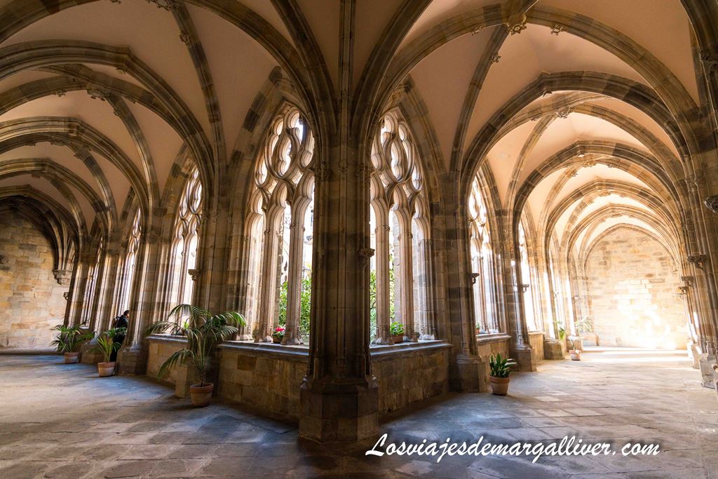 Claustro gotico de la Catedral de Bilbao Claustro gotico de la Catedral de Bilbao - Los viajes de Margalliver