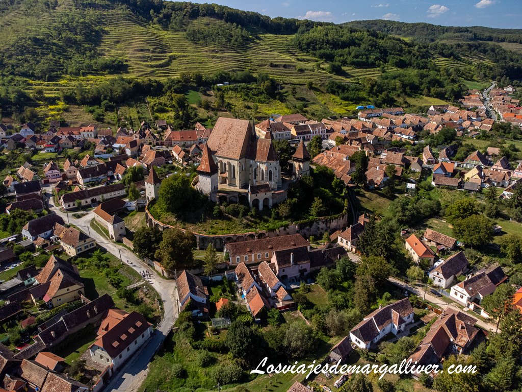 Vista aérea de la iglesia fortificada de Biertan en Rumanía Vista aérea de la iglesia fortificada de Biertan en Rumanía - Los viajes de Margalliver