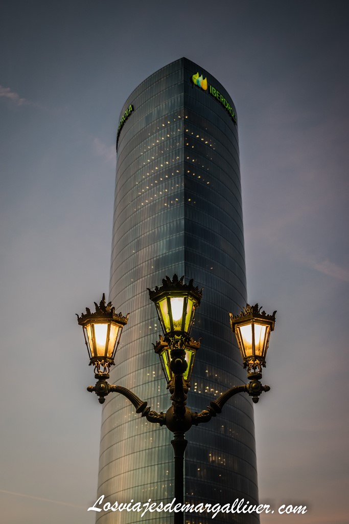 Detalle de la Torre Iberdrola en Bilbao Detalle de la Torre Iberdrola en Bilbao - Los viajes de Margalliver