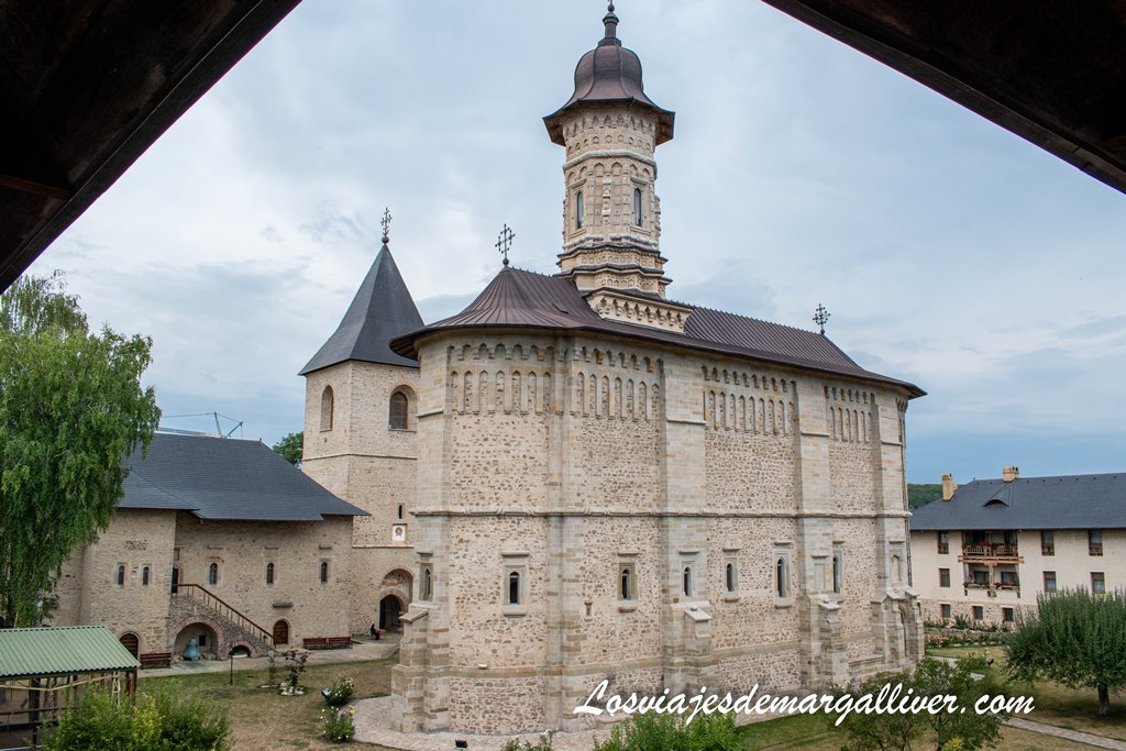 Monasterio de Dragomirna, una autentica fortaleza en Bucovina Monasterio de Dragomirna, una autentica fortaleza en Bucovina - Los viajes de Margalliver