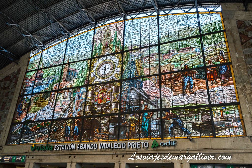 Detalle de la vidriera de la estacion de tren Abando Indalecio prieto de Bilbao Detalle de la vidriera de la estacion de tren Abando Indalecio prieto de Bilbao - Los viajes de Margalliver