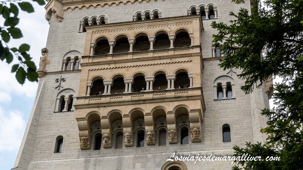 Detalle del Balcón del castillo de Neuschwanstein en Alemania Detalle del Balcón del castillo de Neuschwanstein en Alemania - Los viajes de Margalliver