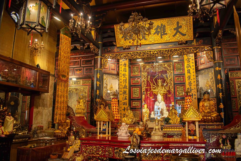 Interior del Templo Leong San See en Little India en Singapur Interior del Templo Leong San See en Little India en Singapur - Los viajes de Margalliver