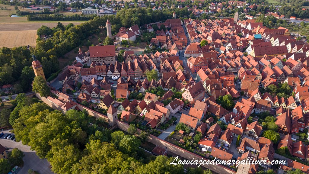 Dinkelsbuhl a vista de dron en nuestra ruta en coche por Baviera Dinkelsbuhl a vista de dron en nuestra ruta en coche por Baviera - Los viajes de Margalliver