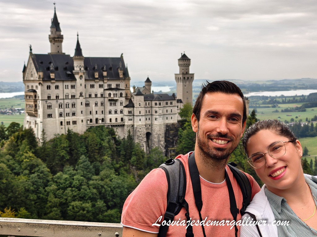 Equipo Margalliver con el castillo de Neuschwanstein Equipo Margalliver con el castillo de Neuschwanstein - Los viajes de Margalliver