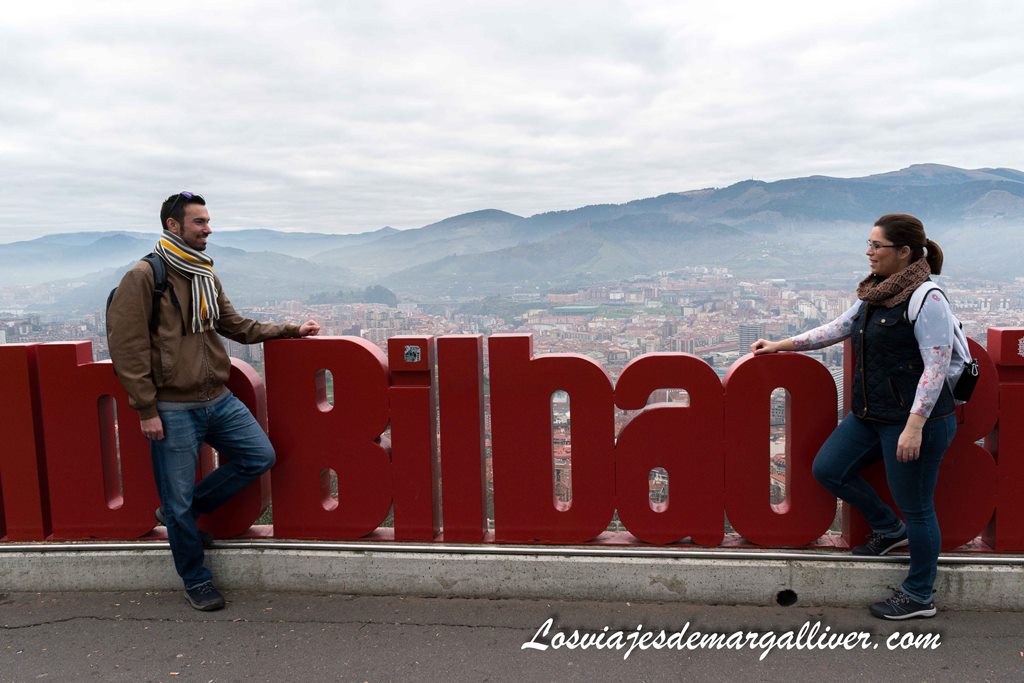 Equipo Margalliver en el mirador de Artxanda en Bilbao Equipo Margalliver en el mirador de Artxanda en Bilbao - Los viajes de Margalliver