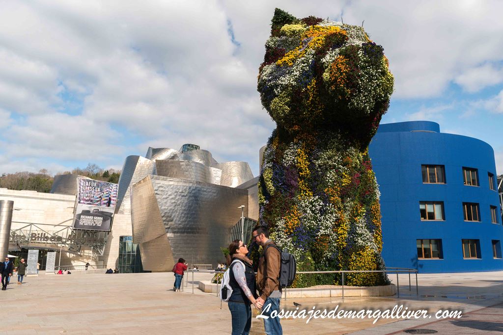 Equipo Margalliver junto a Puppy, la mascota de Bilbao Equipo Margalliver junto a Puppy, la mascota de Bilbao - Los viajes de Margalliver