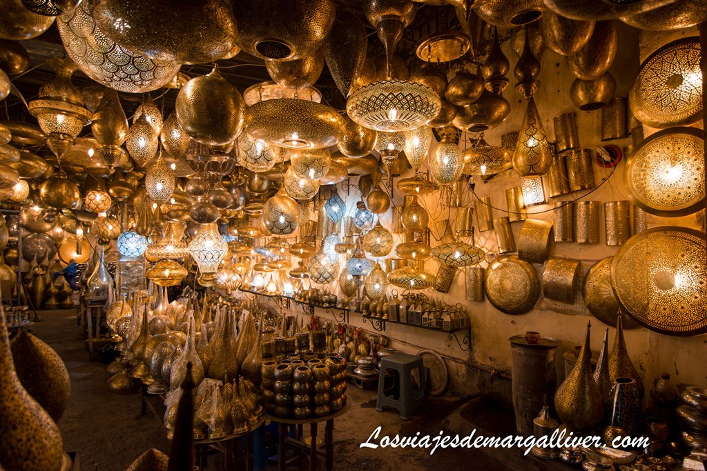 Interior de una tienda de lámparas en Marrakech Interior de una tienda de lámparas en Marrakech - Los viajes de Margalliver