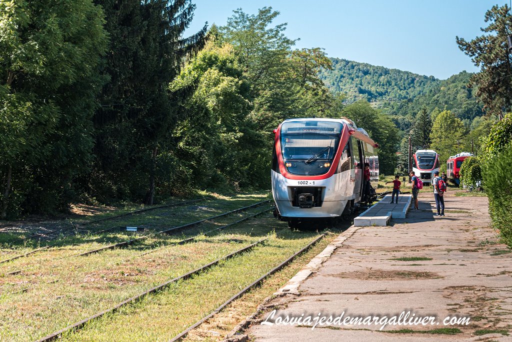 Parada de Tren de Slanic, a tan solo unos minutos de la Mina Unirea Parada de Tren de Slanic, a tan solo unos minutos de la Mina Unirea - Los viajes de Margalliver