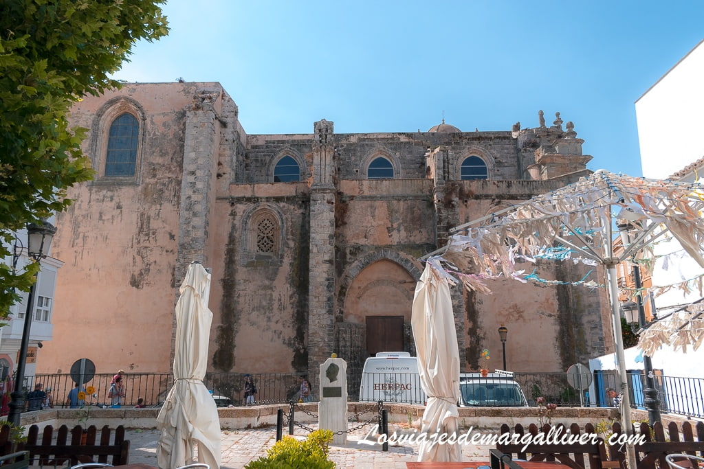 Fachada de la Iglesia de San Mateo Apóstol en Tarifa Fachada de la Iglesia de San Mateo Apóstol en Tarifa - Los viajes de Margalliver