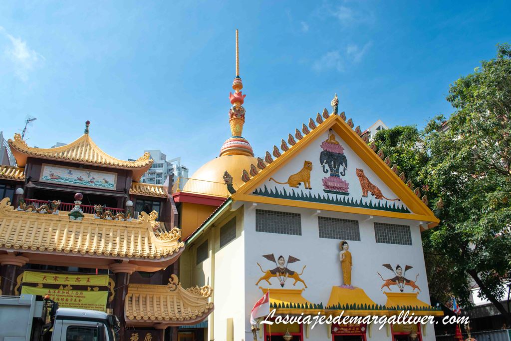 Fachada del templo Sakya Muni Buddha Gaya en Litte India, Singapur Fachada del templo Sakya Muni Buddha Gaya en Litte India, Singapur - Los viajes de Margalliver