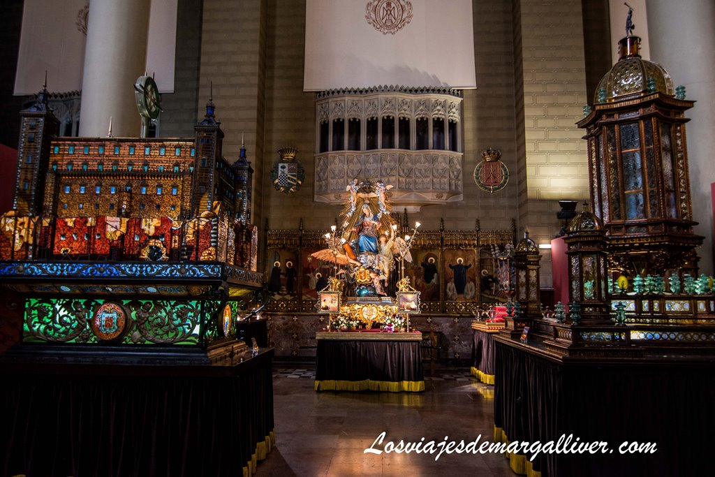 Faroles y Carrozas del Museo de los Faroles y Rosario de Cristal en Zaragoza Faroles y Carrozas del Museo de los Faroles y Rosario de Cristal en Zaragoza - Los viajes de Margalliver