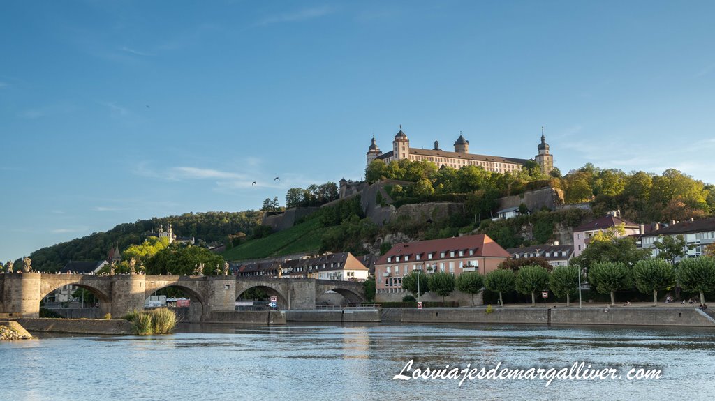 Fortaleza de Marienberg y el puente viejo de Wurzburgo Fortaleza de Marienberg y el puente viejo de Wurzburgo - Los viajes de Margalliver