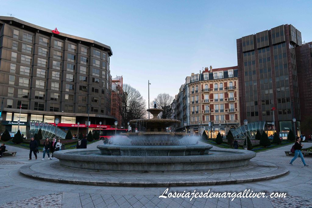 Estaciones "Fosferitos" en la plaza Moyua de Bilbao Estaciones "Fosferitos" en la plaza Moyua de Bilbao - Los viajes de Margalliver