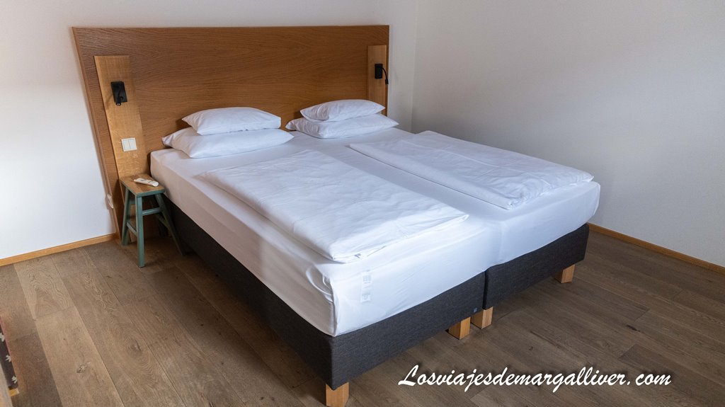 Habitacion del Hotel Hezelhof, nuestro alojamiento en Dinkelsbuhl Habitacion del Hotel Hezelhof, nuestro alojamiento en Dinkelsbuhl - Los viajes de Margalliver