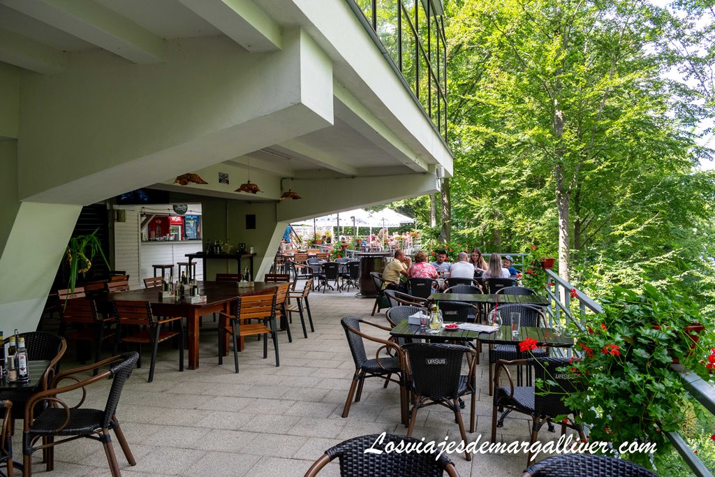 Hotel Posada Vidraru, ideal para comer en la carretera Transfagarasan - Los viajes de Margalliver