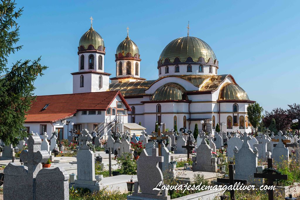 Iglesia de los santos apóstoles Pedro y Pablo en Ghimbav en Rumanía Iglesia de los santos apóstoles Pedro y Pablo en Ghimbav en Rumanía - Los viajes de Margalliver