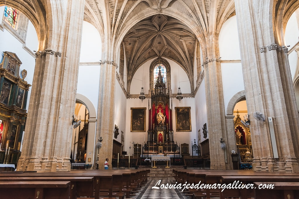 Interior de la iglesia de San Mateo Apóstol en Tarifa Interior de la iglesia de San Mateo Apóstol en Tarifa - Los viajes de Margalliver