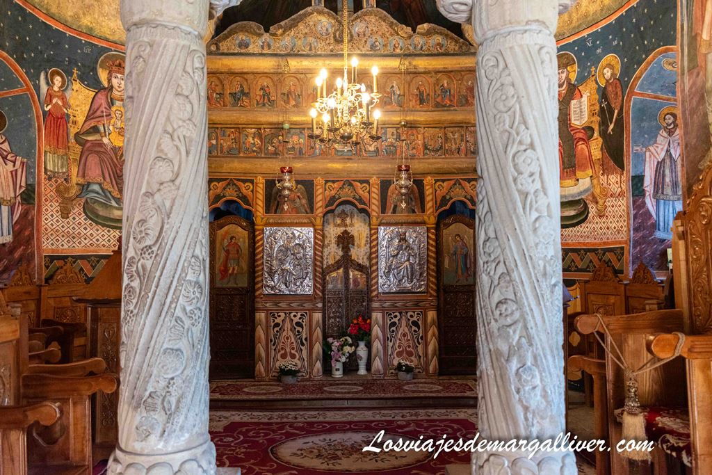 Detalle del interior del Monasterio de Sinaia, Rumanía Detalle del interior del Monasterio de Sinaia, Rumanía - Los viajes de Margalliver