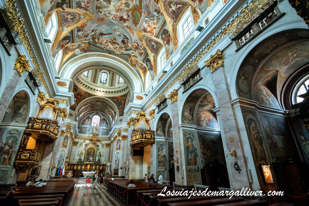 Interior de la catedral de San Nicolás en Ljubljana Interior de la catedral de San Nicolás en Ljubljana - Los viajes de Margalliver