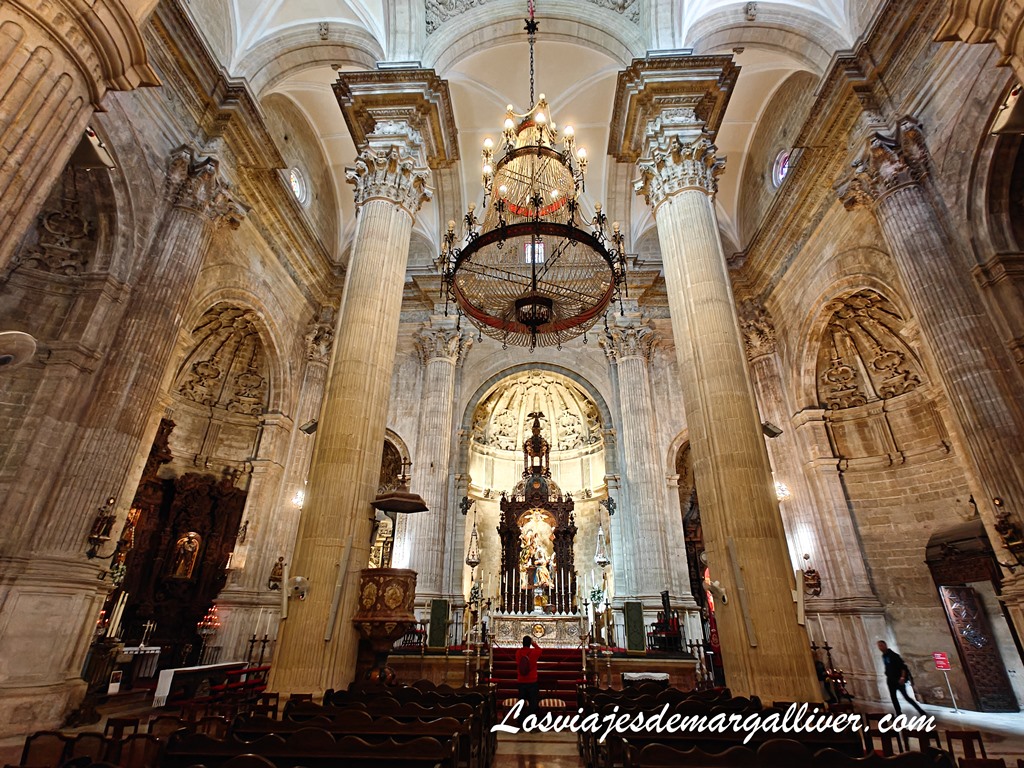 Interior de la Iglesia de Santa María la Mayor en Ronda Interior de la Iglesia de Santa María la Mayor en Ronda - Los viajes de Margalliver