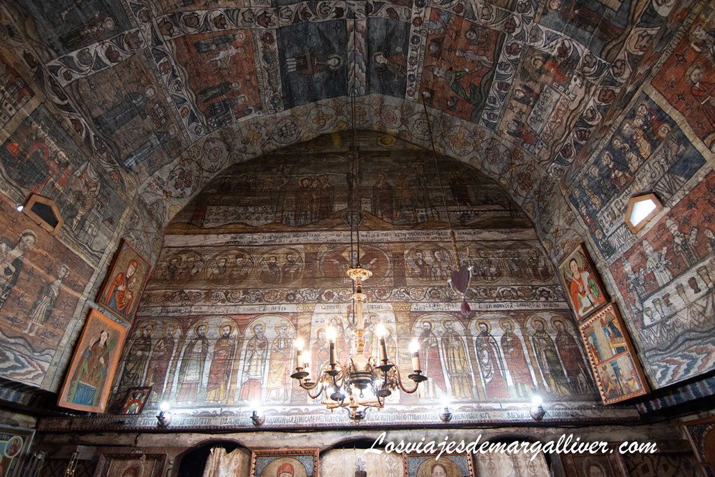 Interior de la iglesia de Desesti en madera - Maramures Interior de la iglesia de Desesti en madera - Maramures - Los viajes de Margalliver