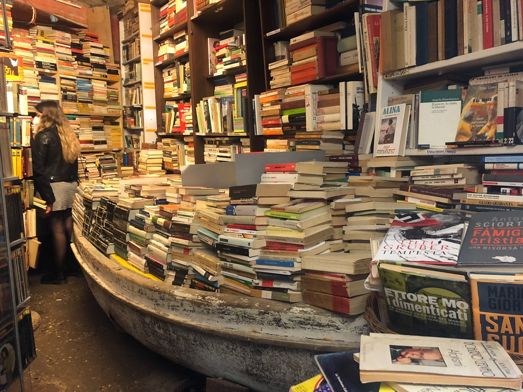 Librería Acqua Alta, la más famosa de Venecia Librería Acqua Alta, la más famosa de Venecia - Los viajes de Margalliver