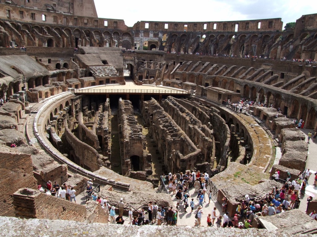 Interior del Coliseo Romano , una de las joyas de Roma Interior del Coliseo Romano , una de las joyas de Roma - Los viajes de Margalliver