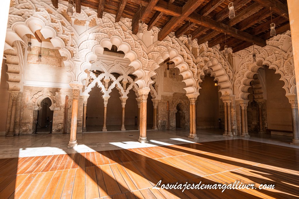 Interior del Palacio de Alfajería en Zaragoza Interior del Palacio de Alfajería en Zaragoza - Los viajes de Margalliver
