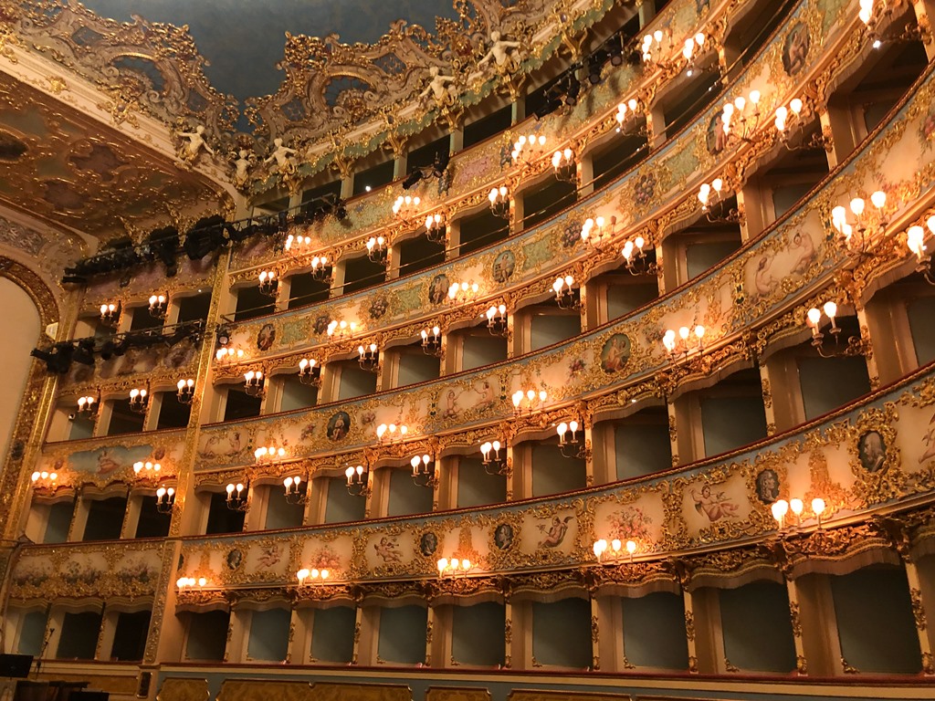 Interior del Teatro La Fenice en Venecia Interior del Teatro La Fenice en Venecia - Los viajes de Margalliver