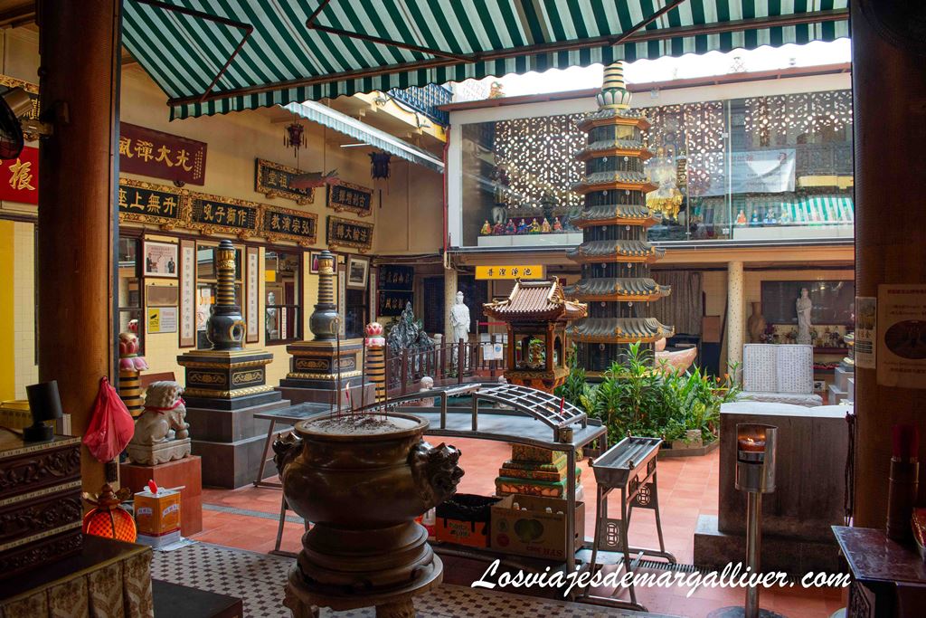 Patio interior del Templo Leong San See en Singapur Patio interior del Templo Leong San See en Singapur - Los viajes de Margalliver