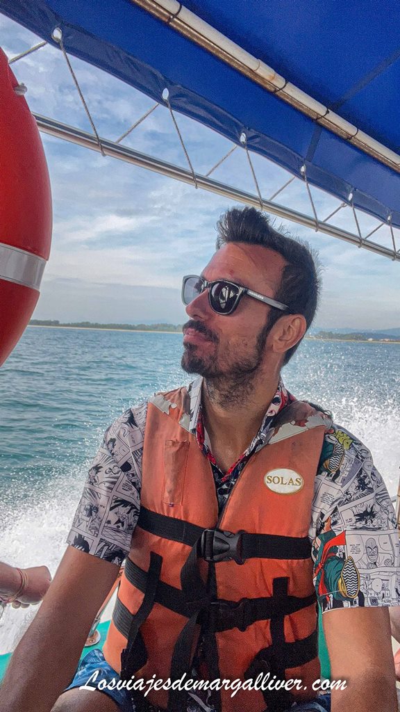 KIke en la lancha rapida camino de las Islas Perhentian, Malasia KIke en la lancha rapida camino de las Islas Perhentian, Malasia - Los viajes de Margalliver