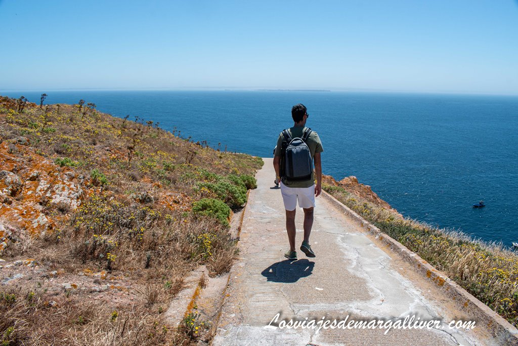 Kike caminando por las Islas Berlengas en Portugal Kike caminando por las Islas Berlengas en Portugal - Los viajes de Margalliver