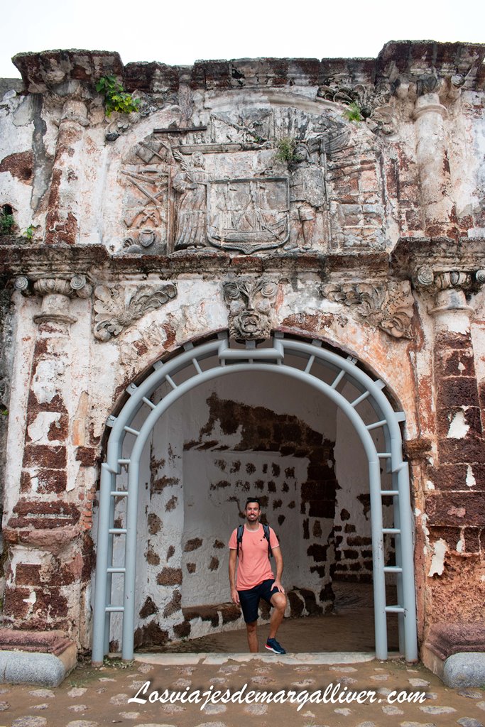 Kike en la Porta de Santiago en Malaca Kike en la Porta de Santiago en Malaca - Los viajes de Margalliver